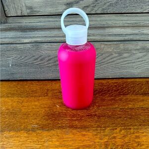 Bkr magenta glass water bottle 500ml